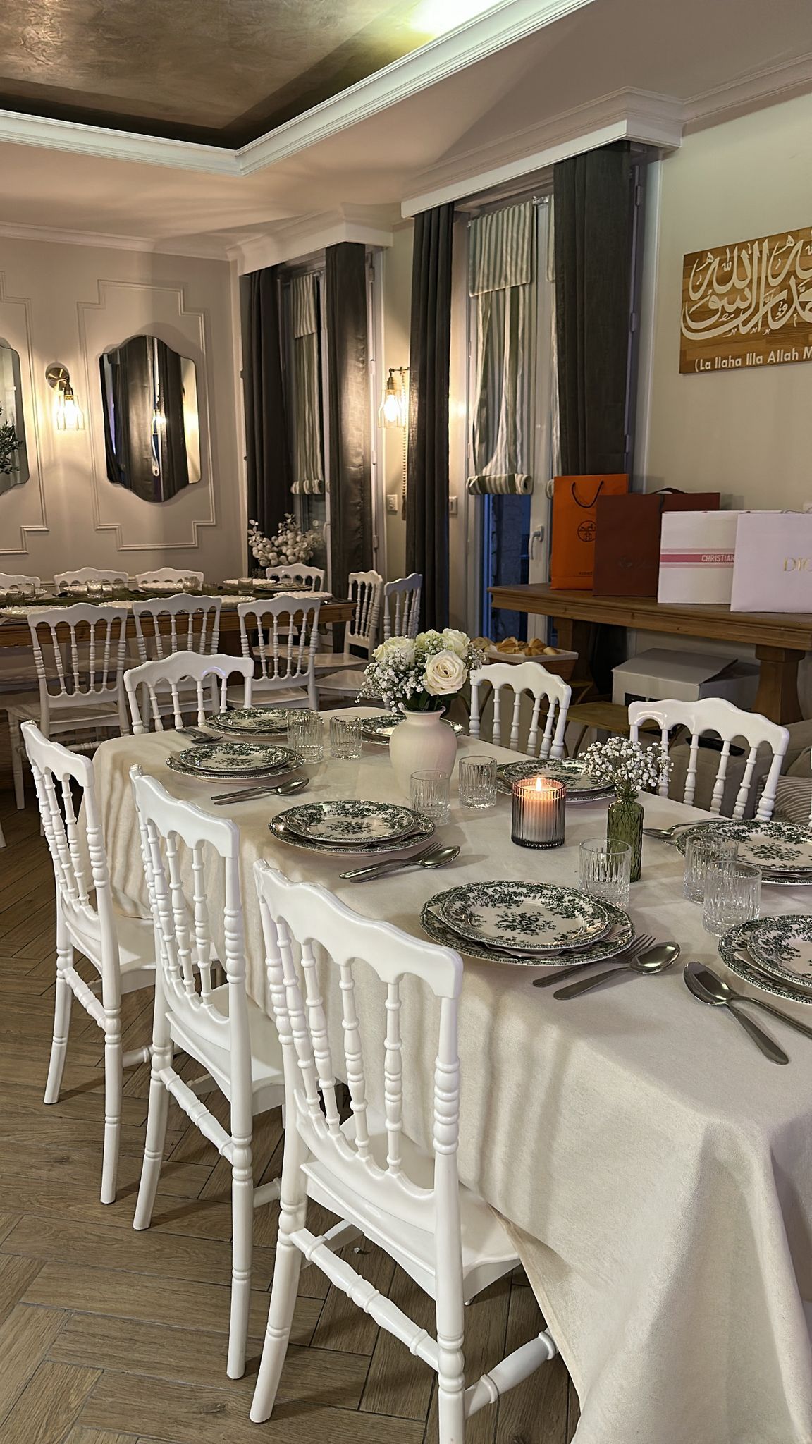 Prestation Maison LSM - table blanche et fleurs